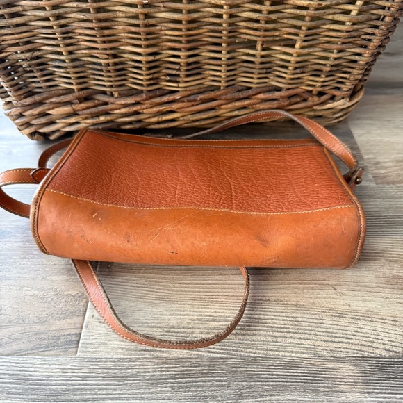 Vintage Dooney & Bourke All Weather Leather Crossbody Saddle Bag - Picture 4 of 9